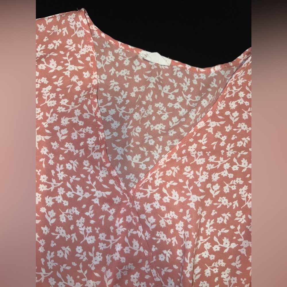 EUC Sienna Sky Peachy Floral Vneck faux wrap Waist cinched Flowy Top Size L - Picture 4 of 7